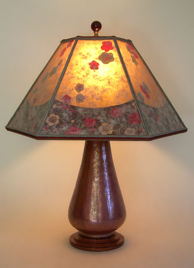 Hammered copper lamp base