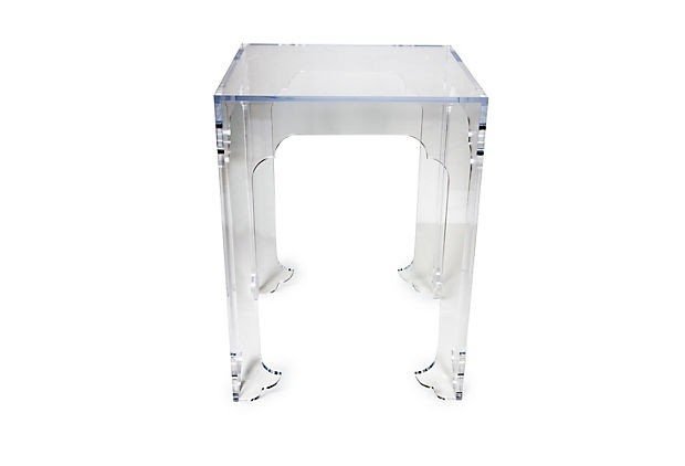 I love clear furnishing and moroccan style this acrylic table