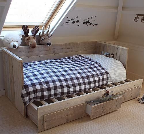 Toddler bed with trundle and drawers in the trundle