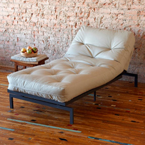 This chaise lounge features a heavyweight cotton detachable mattress and