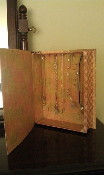 jewelry box with necklace hooks