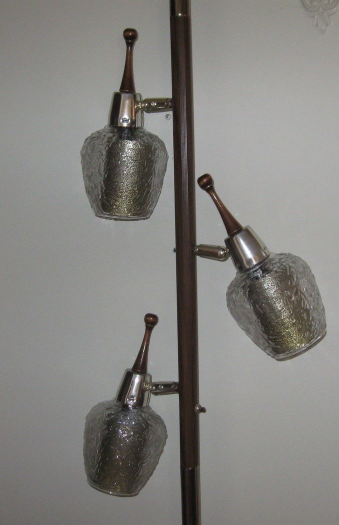 Tension rod lamp