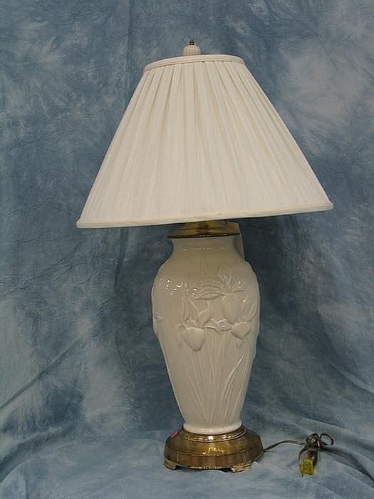 Lot 136a lenox iris table lamp slight wear to metal