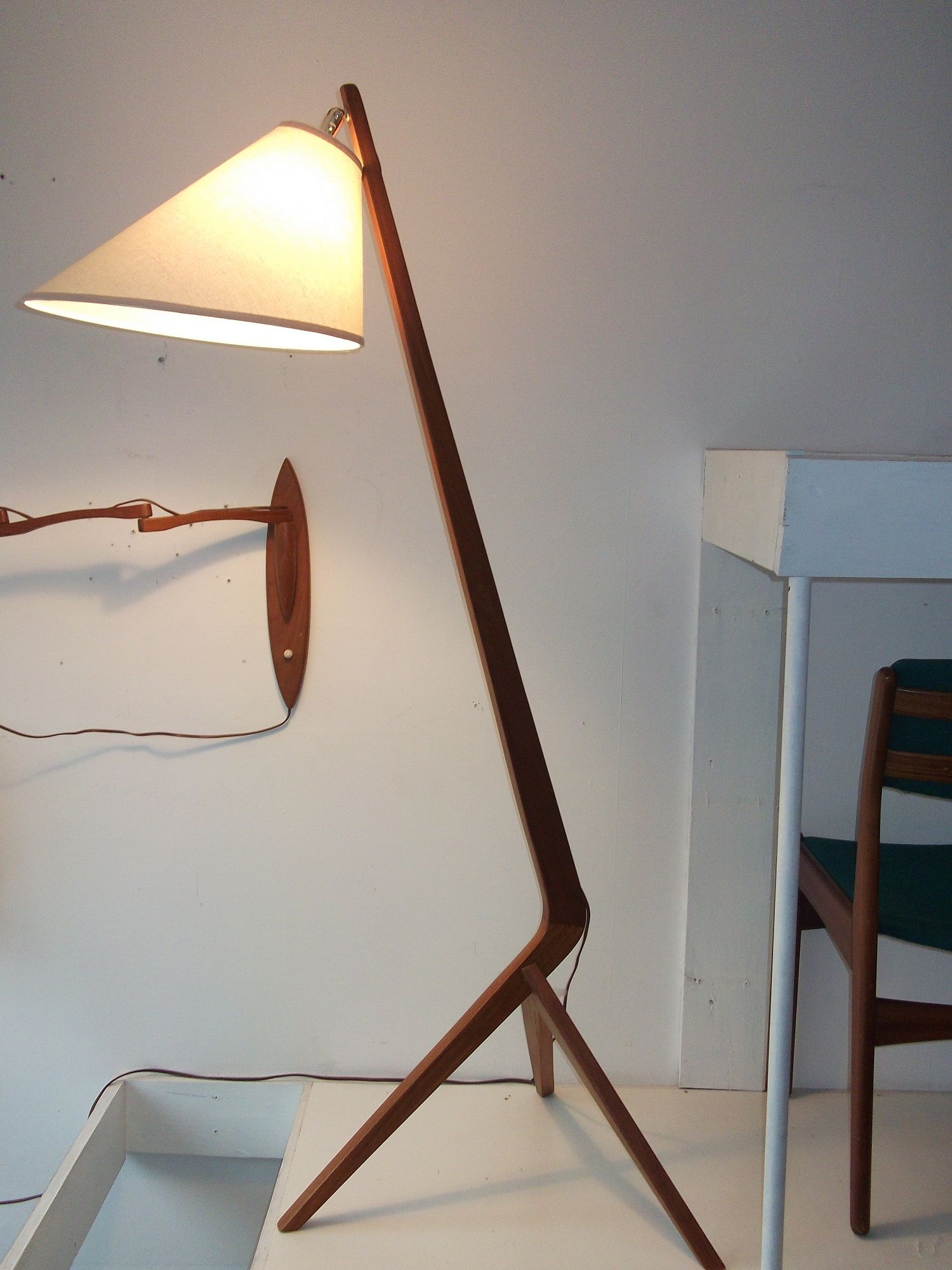 Extraordinary mid century modern teak 3 legged floor lamp incredible