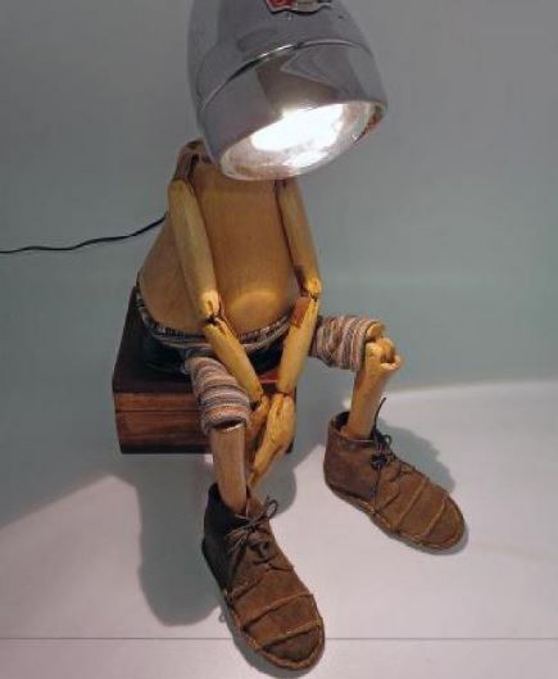 robot table lamp