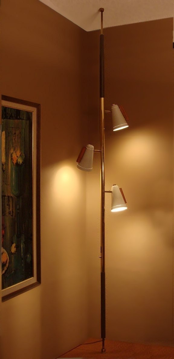 floor to ceiling pole light