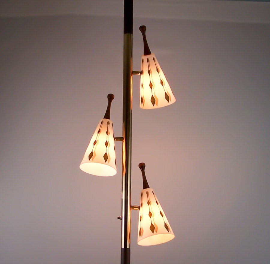 floor to ceiling pole light