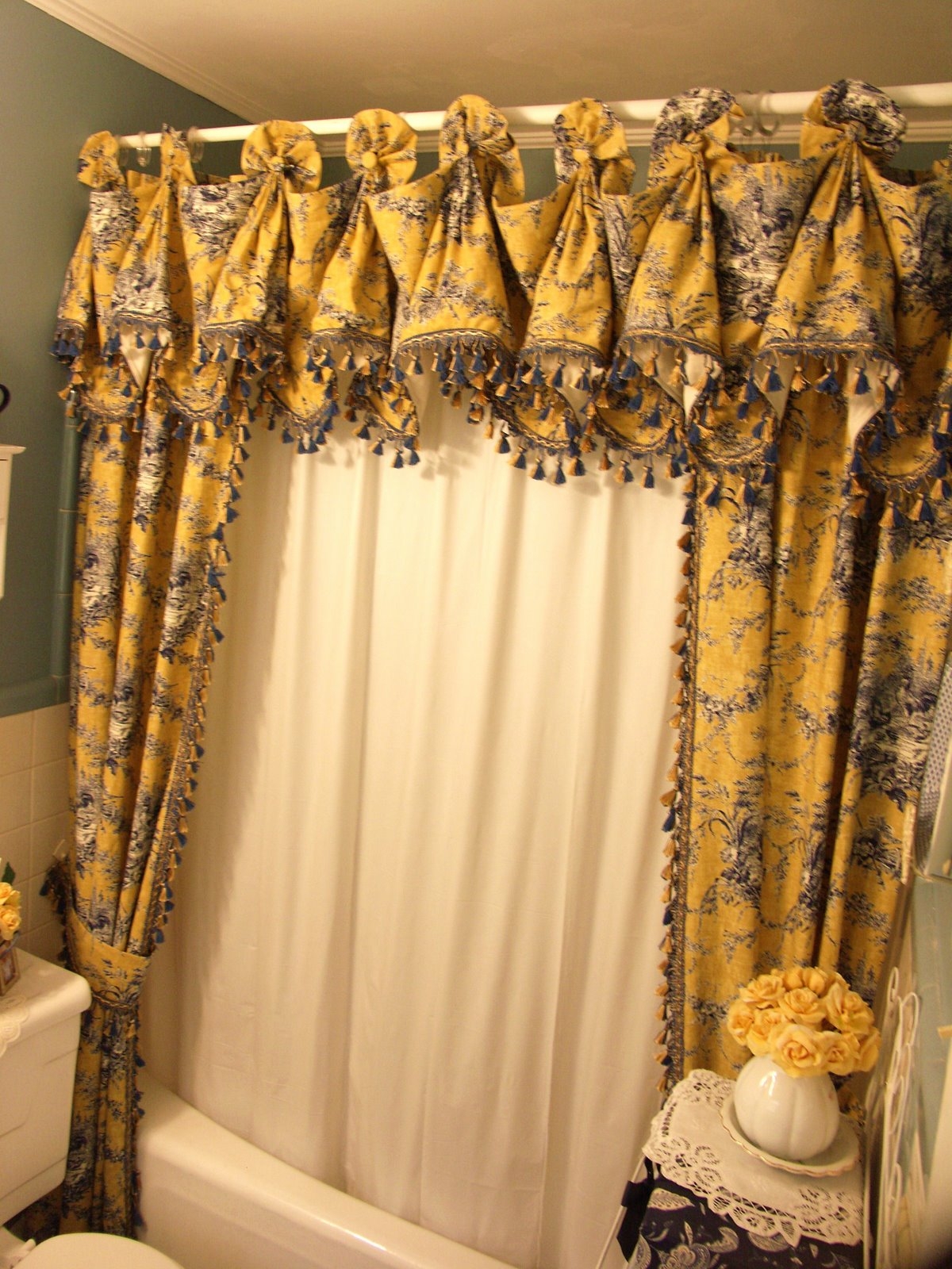 Blue toile shower curtain 1