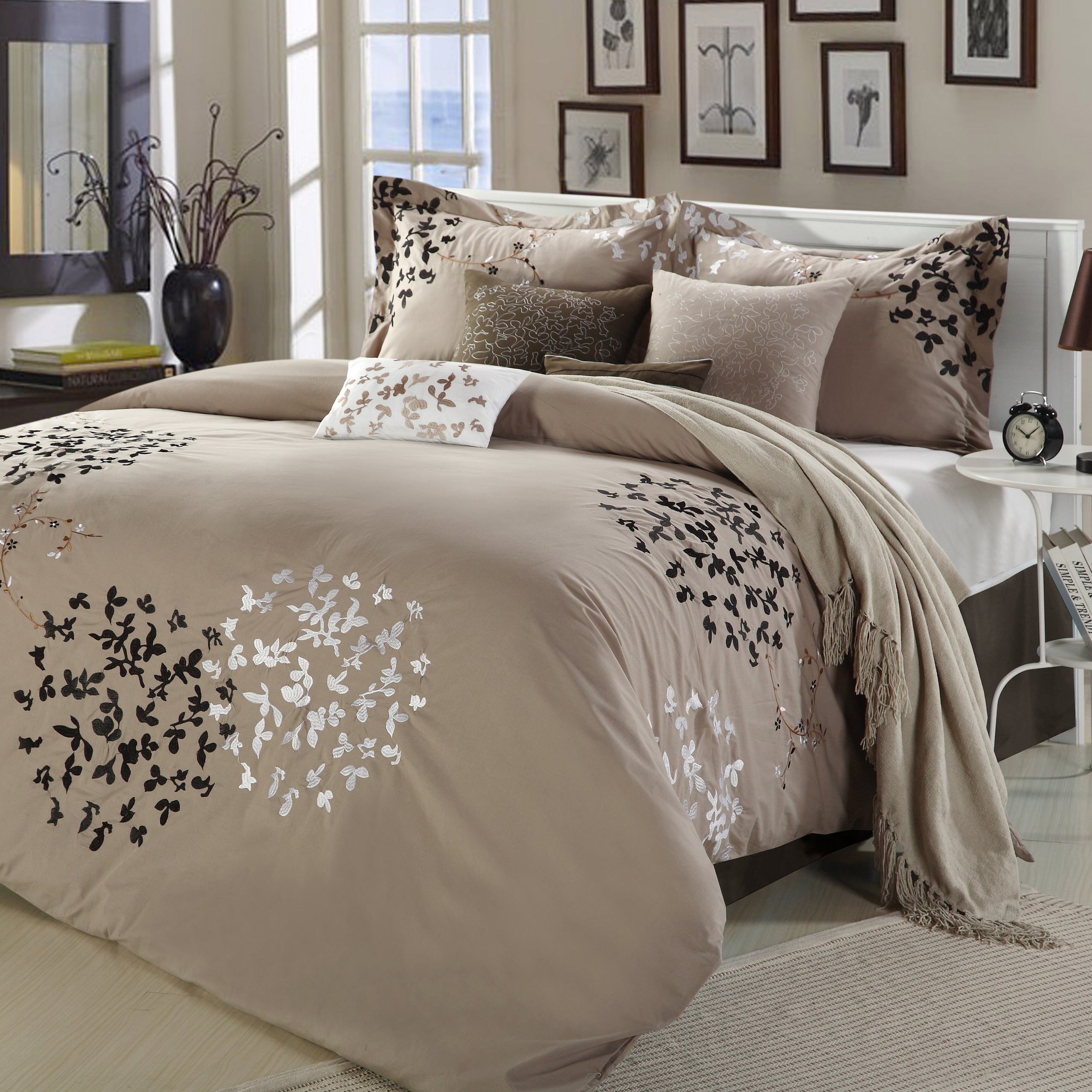 Details about   Brand new and gorgeous BIRKDALE SAGE 5-piece Queen size Luxurious comforter set 