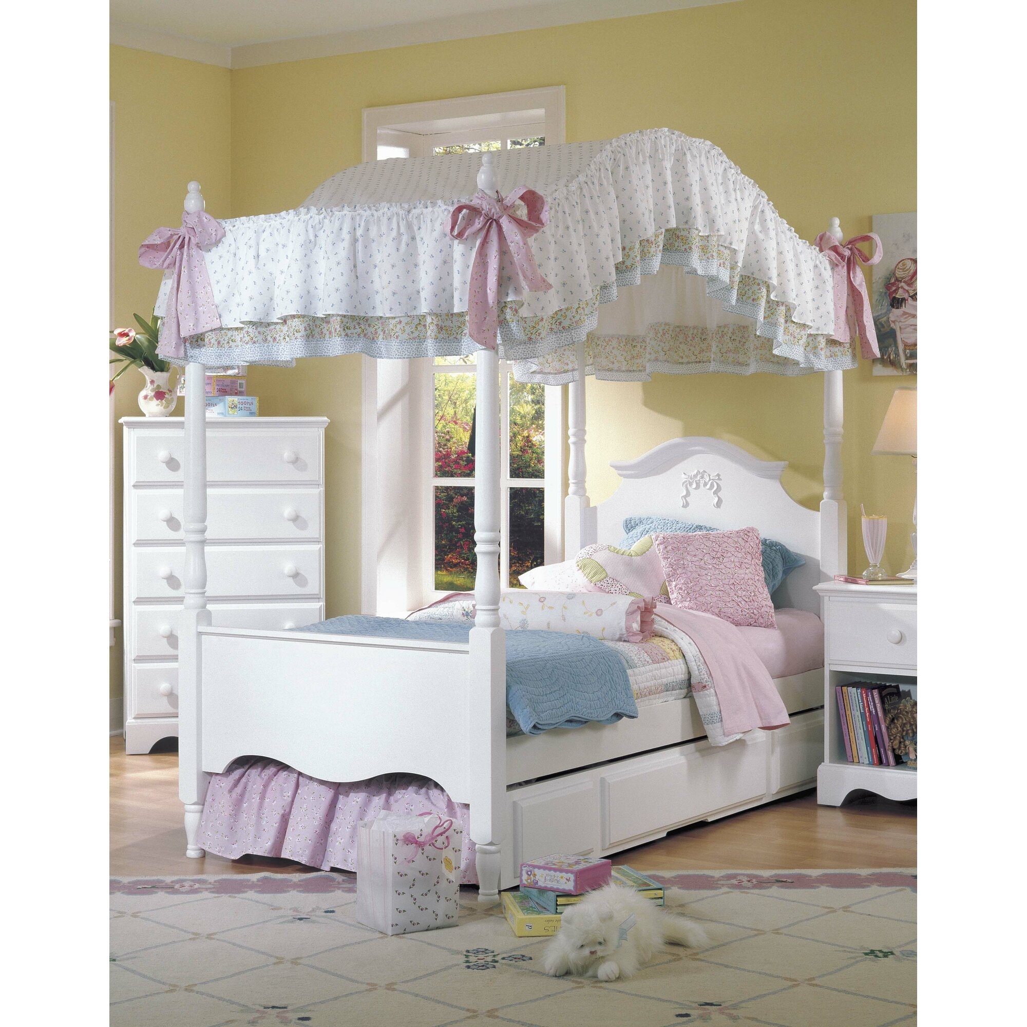 Carolina Cottage Canopy Customizable Bedroom Set