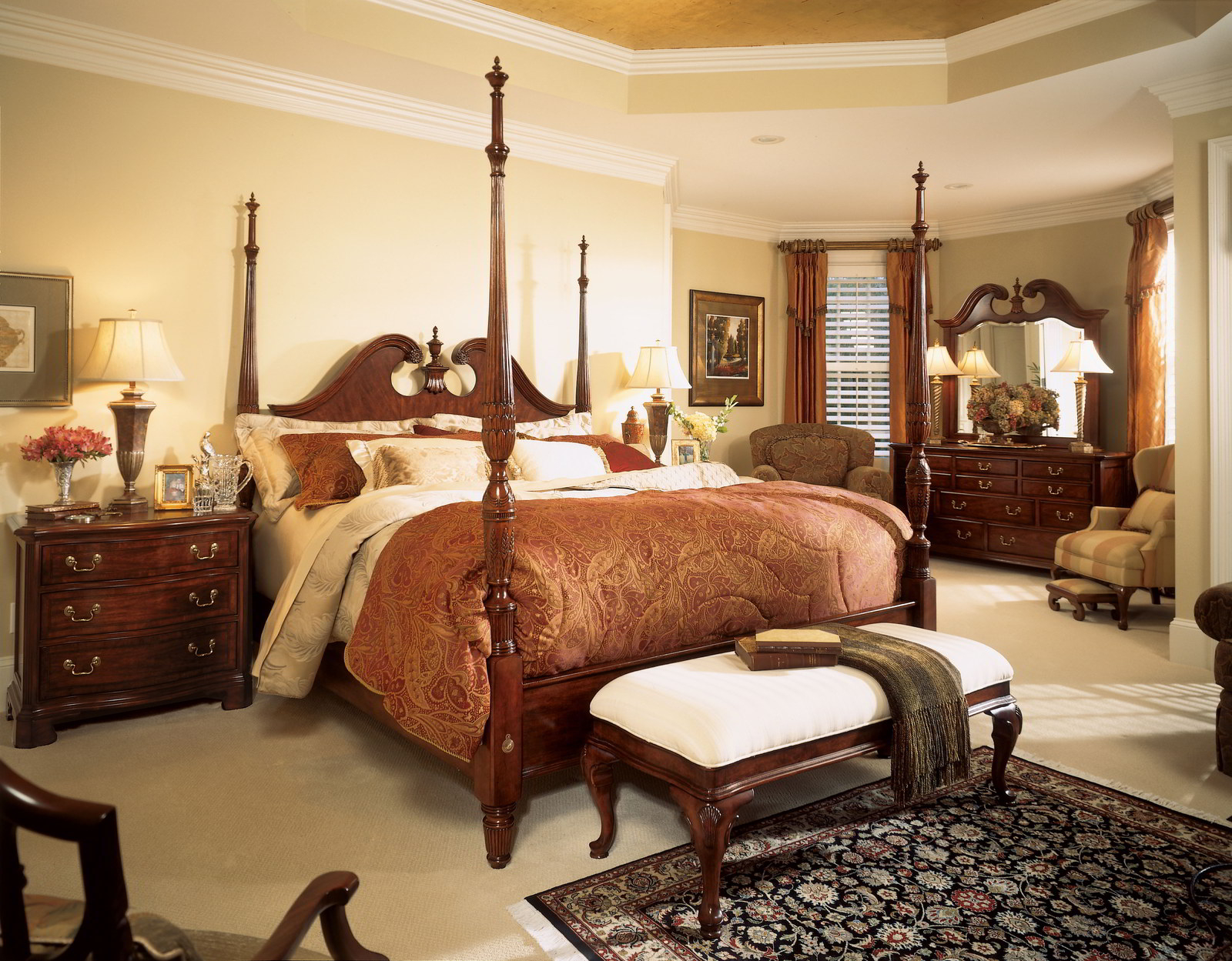 Grove Pediment Four Poster Bed