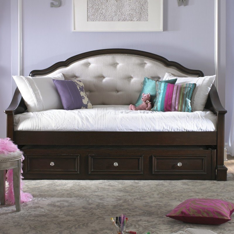 Daybed with best sale trundle for girl