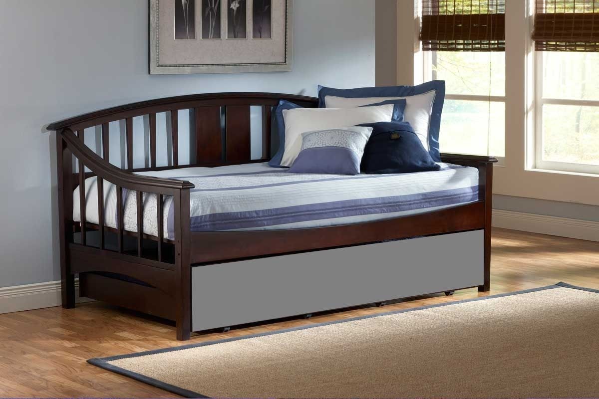 Daybed and pop up trundle