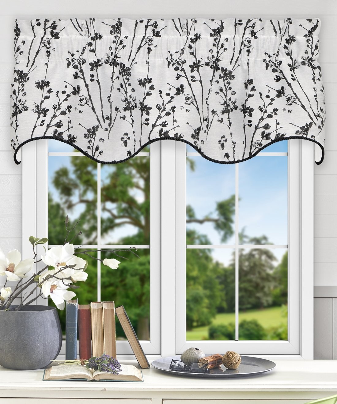 Mahtomedi Floral 50 Curtain Valance 