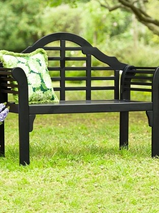 How To Choose An Outdoor Bench