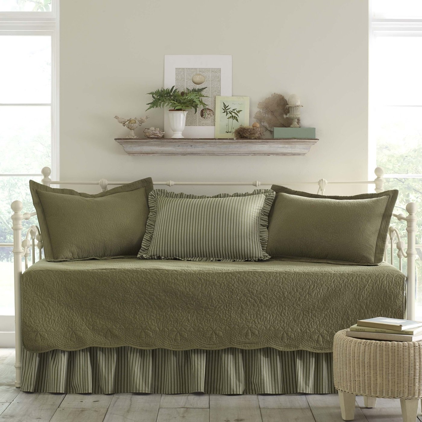 How To Choose Daybed Covers & Sets Foter