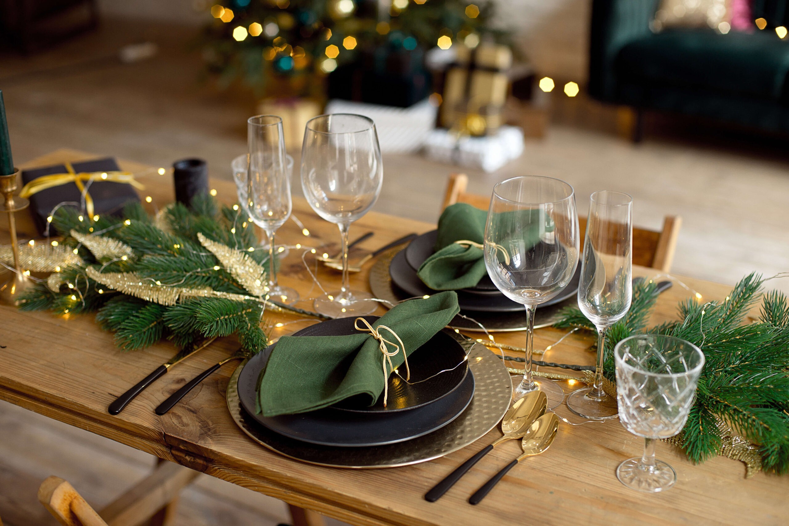 7 Inspiring Christmas Table Ideas to Celebrate with Style - Foter