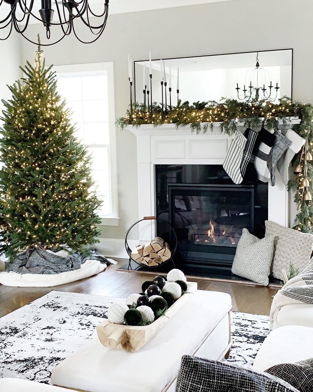 How to Choose a Christmas Color Scheme For Your Home - Foter