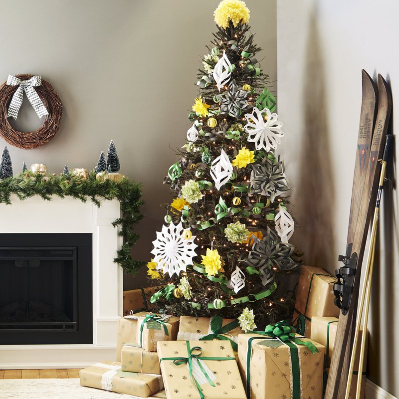 9 Jolly Ways to Decorate Your Christmas Tree  Foter