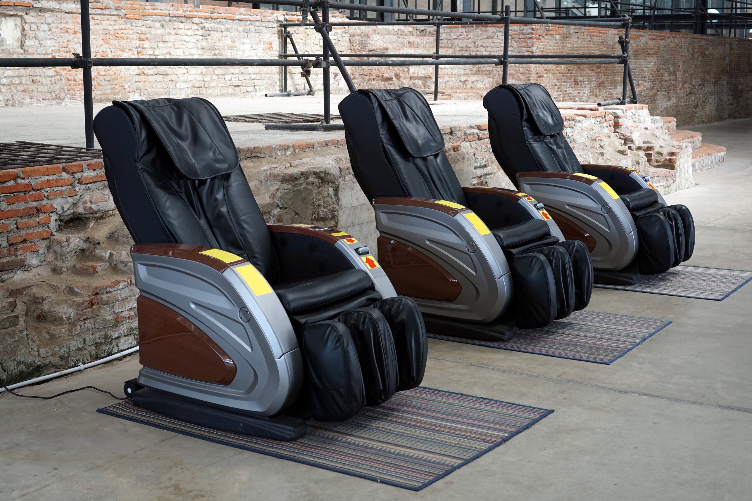 Massage Chair vs Massage Therapist Pros & Cons