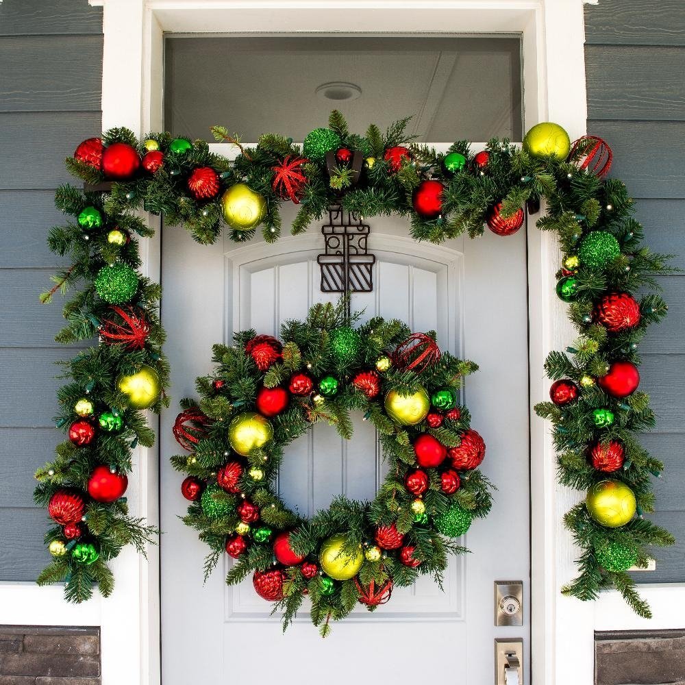 Outdoor Christmas Wreaths to Decorate Your Home with Style - Foter