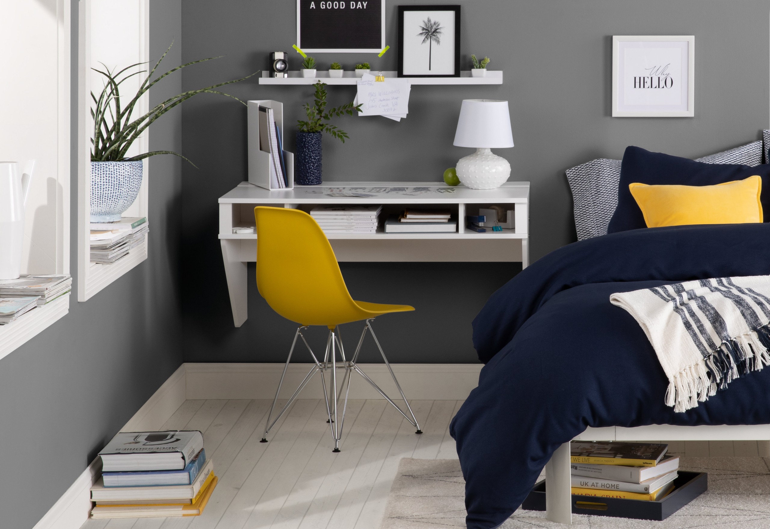 Small desk in store bedroom ideas