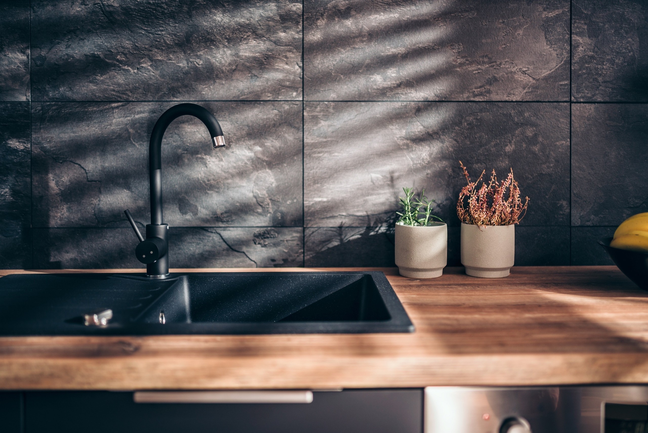 How To Choose A Kitchen Sink Material That's Right For You