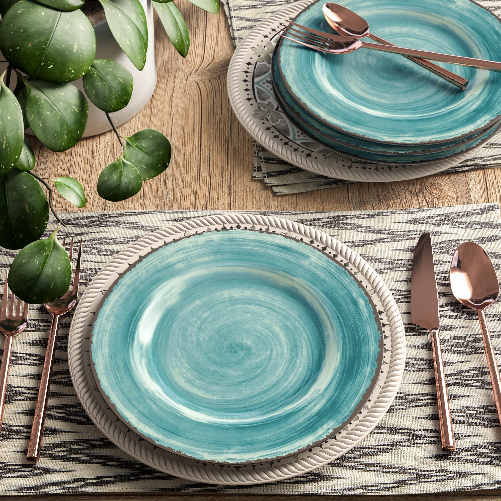 How to Choose Dinner Plates - Foter