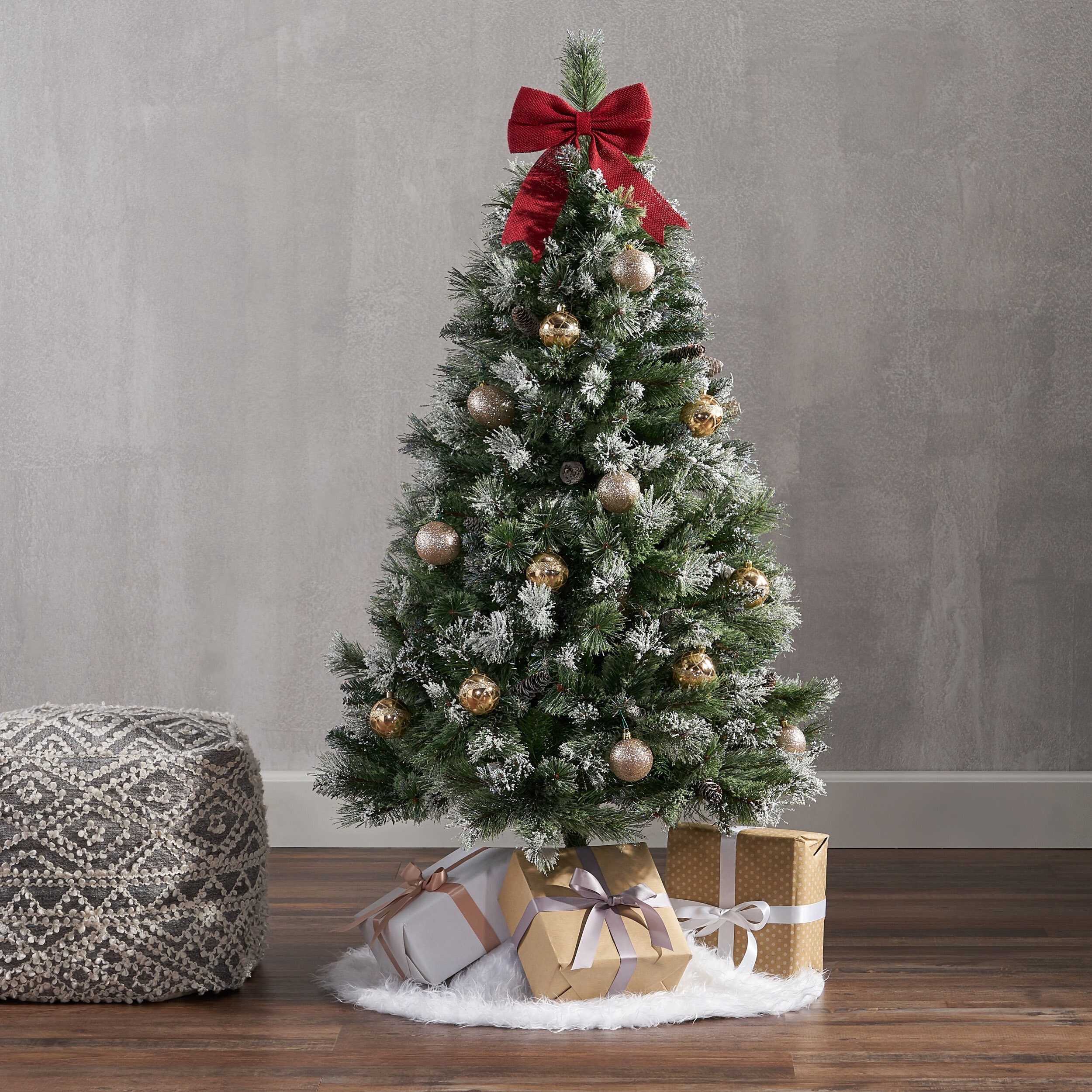 Real Vs. Artificial Christmas Tree - Which One to Choose? - Foter