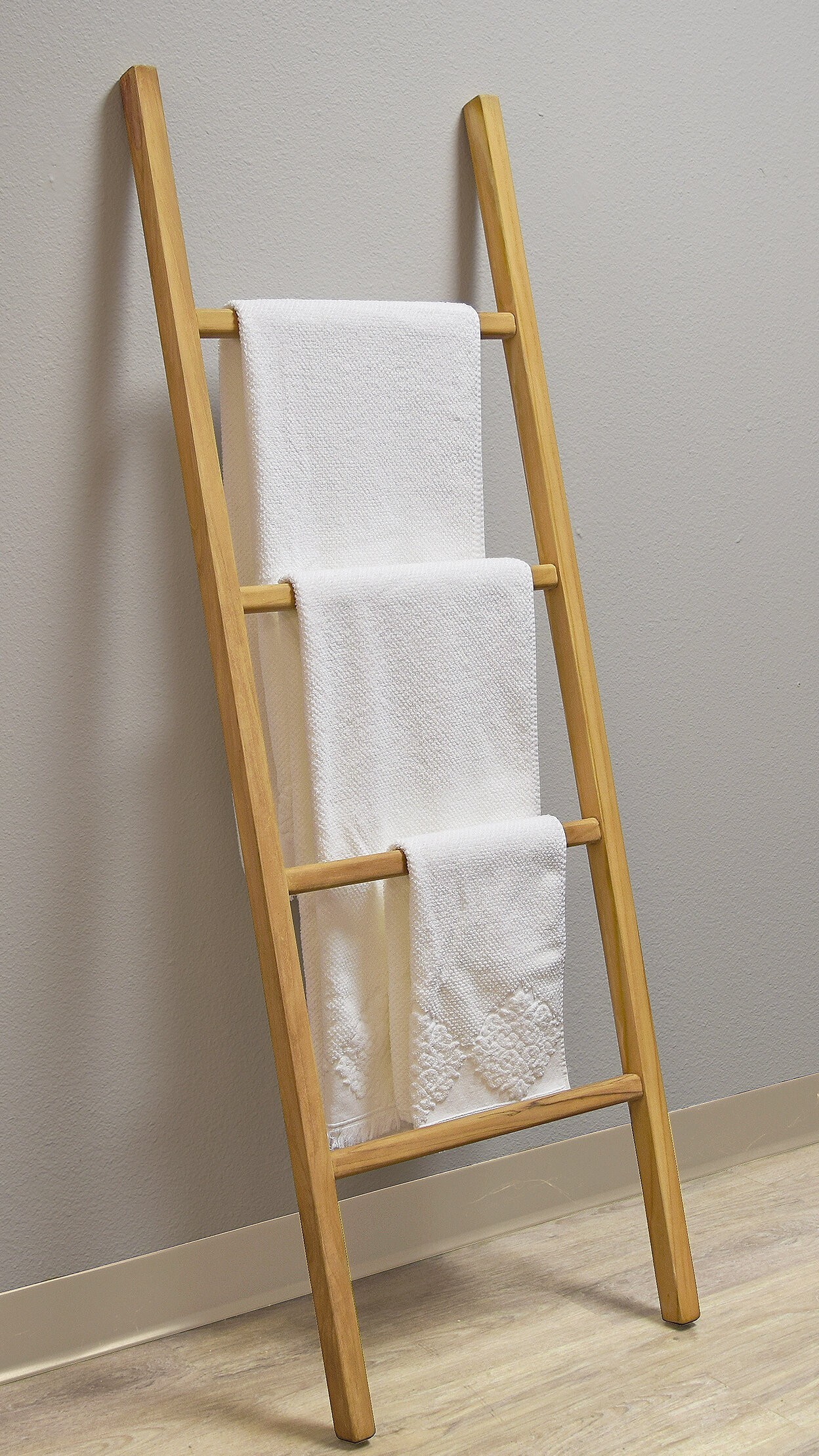 Деревянная лестница для полотенец