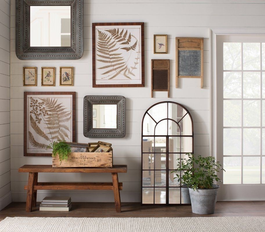 Traditional foyer design with mirrors Traditional foyer design with mirrors