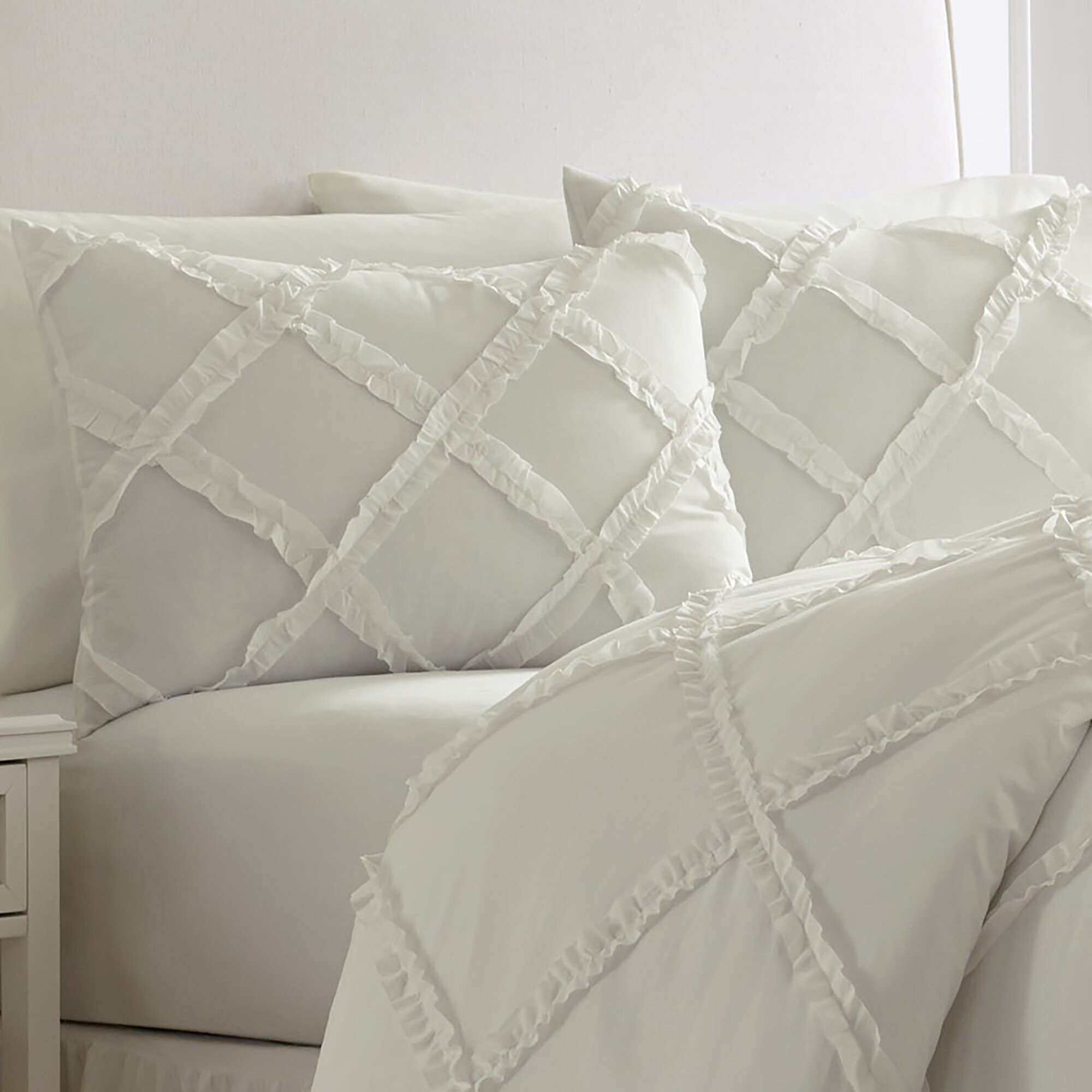 How to Choose Bedding - Foter