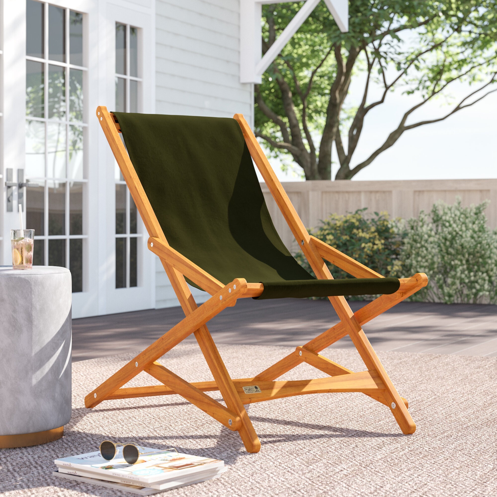 Folding sling store beach chair