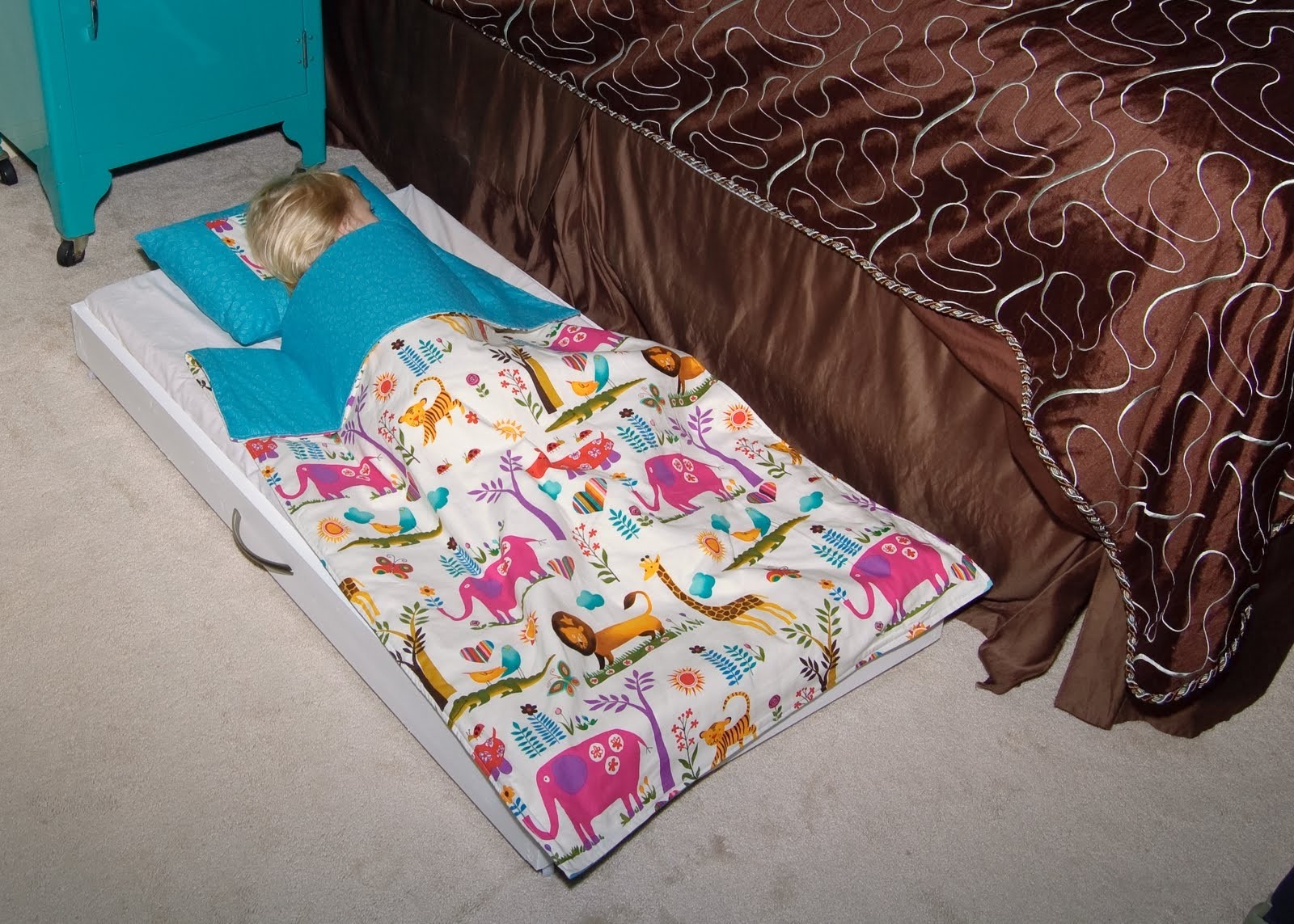 Lilybug designs toddler trundle bed tutorial