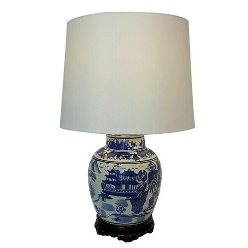 Table lamp in blue and white chinese porcelain daisy chain