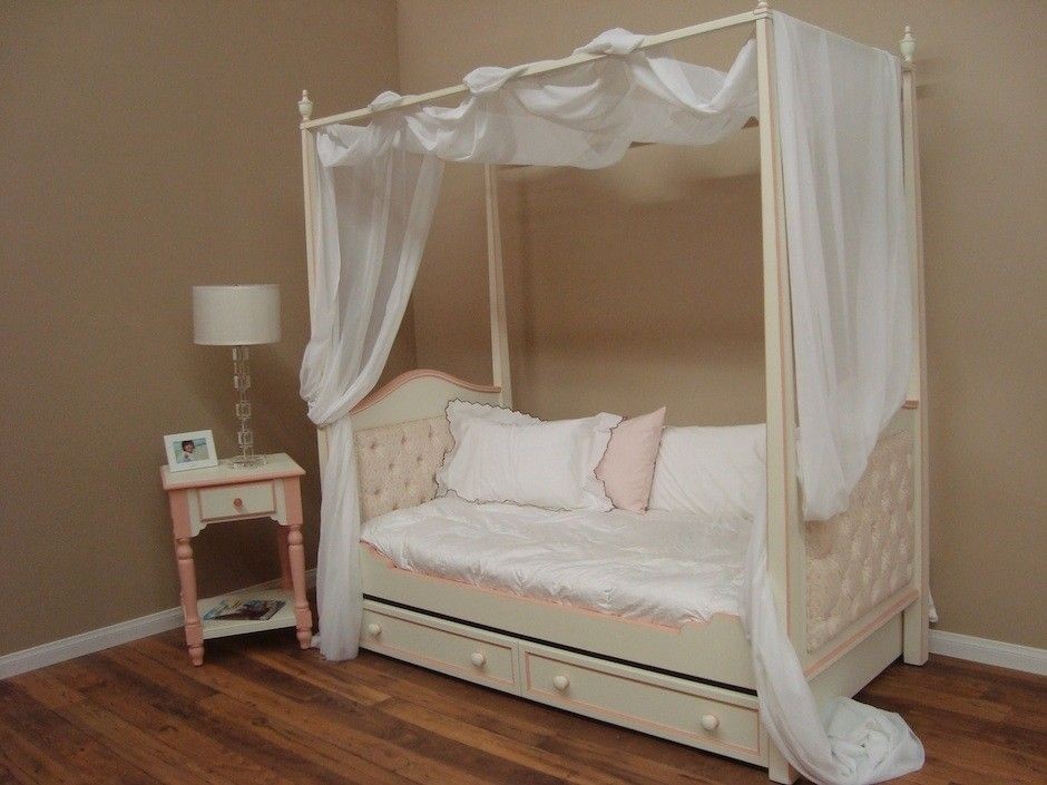 Canopy daybed 2