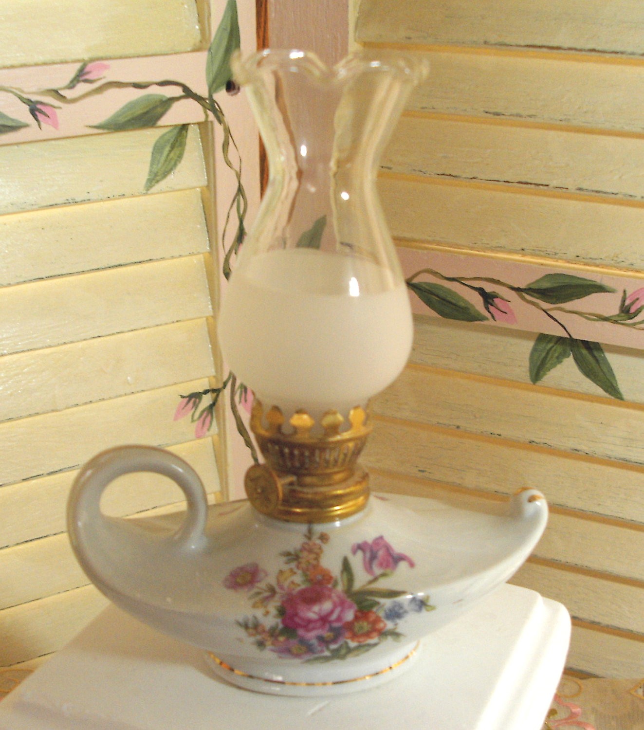 Vintage small genie porcelain oil lamp hand painted roses