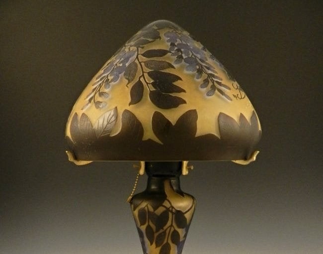 An art cameo glass mushroom lamp lot 56