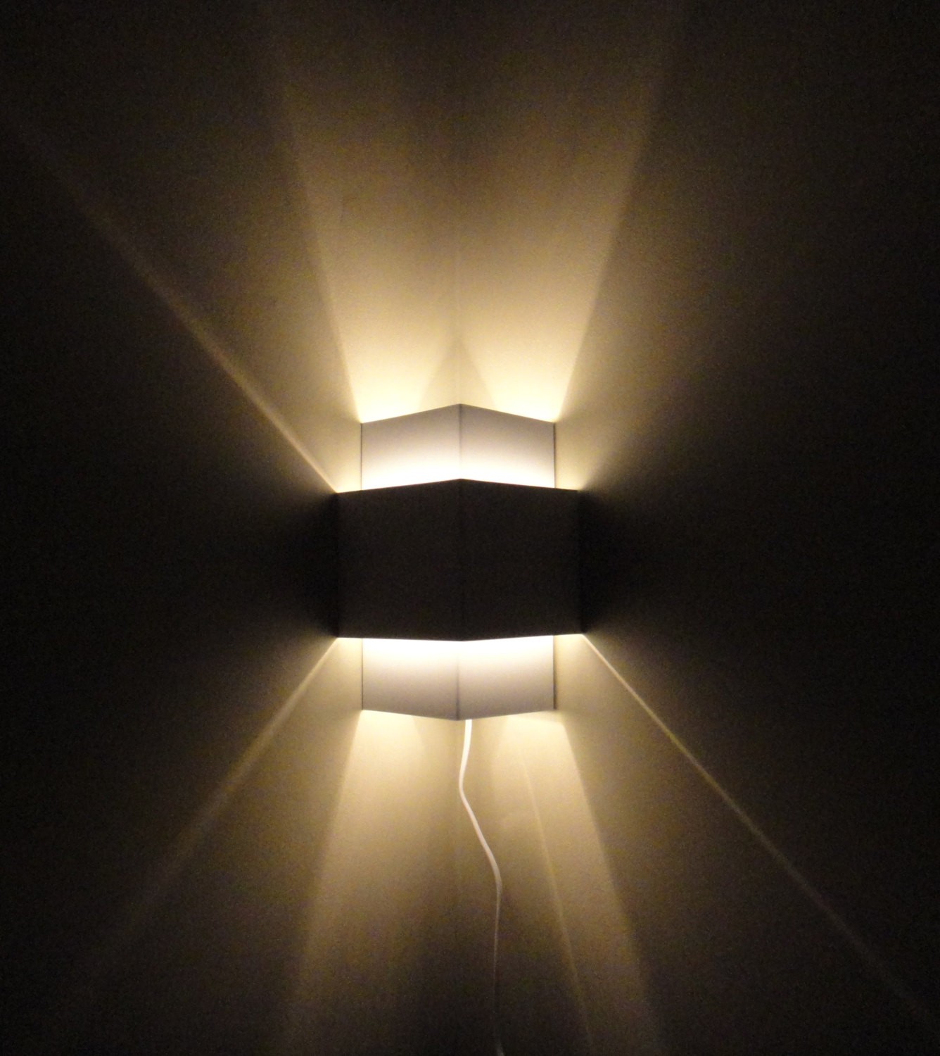 Corner lamp wall light fixture