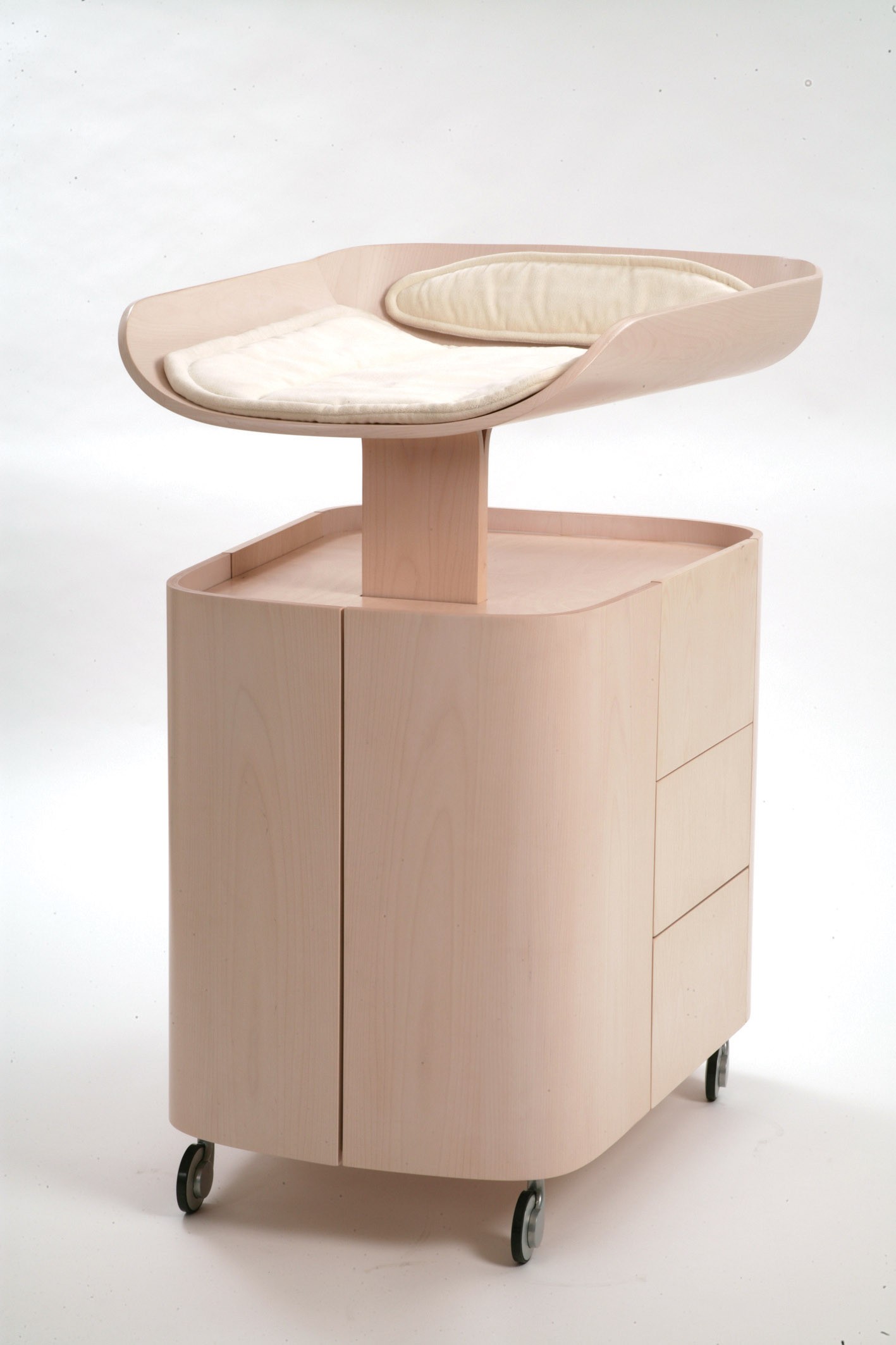 Ergonomic baby changing tables by bybo digsdigs