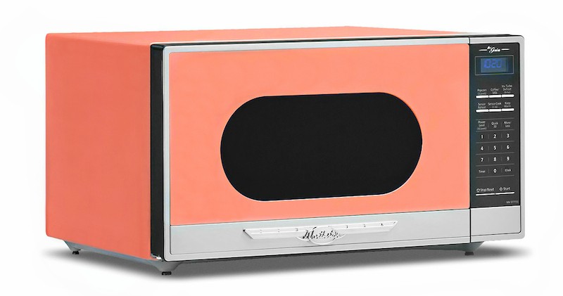 These retro kitchen appliances are peachy keen cottage
