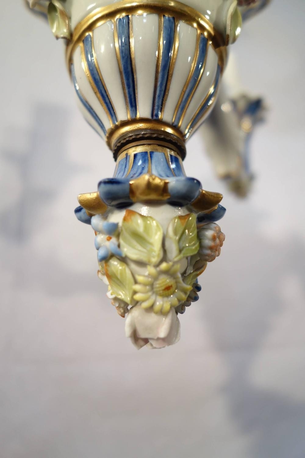 Vintage italian porcelain capodimonte little chandelier 1
