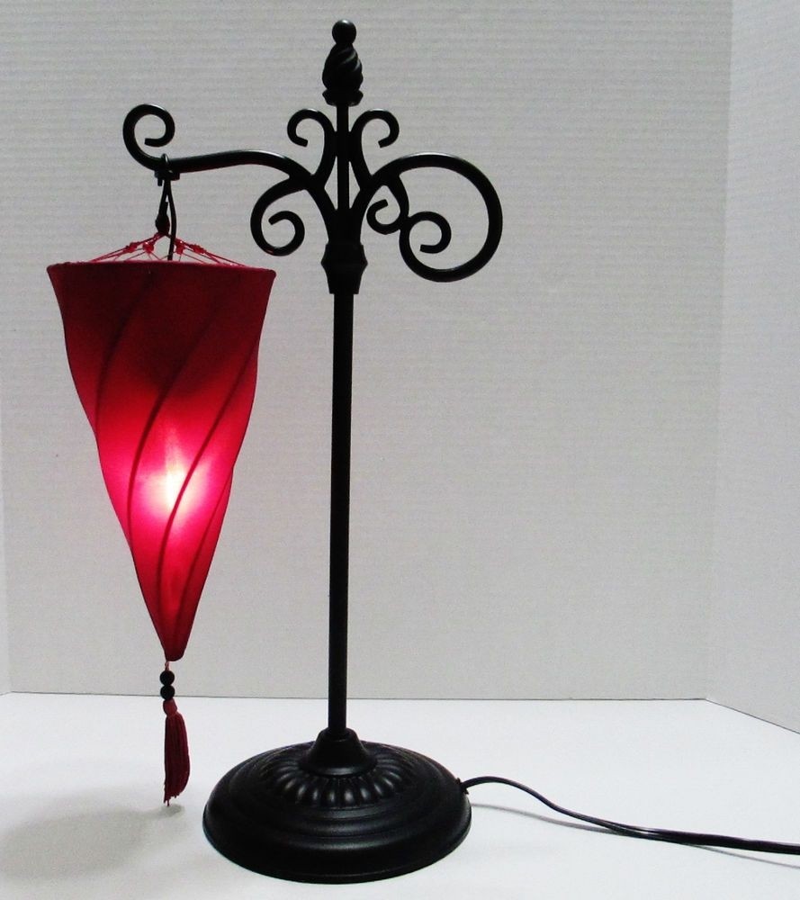 Moroccan desk table lamp with upside down hanging spiral