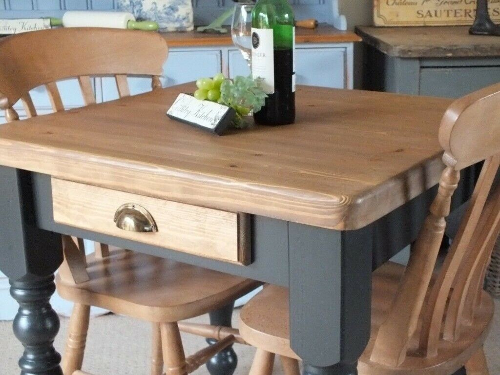 Pine rustic country farmhouse style kitchen table with