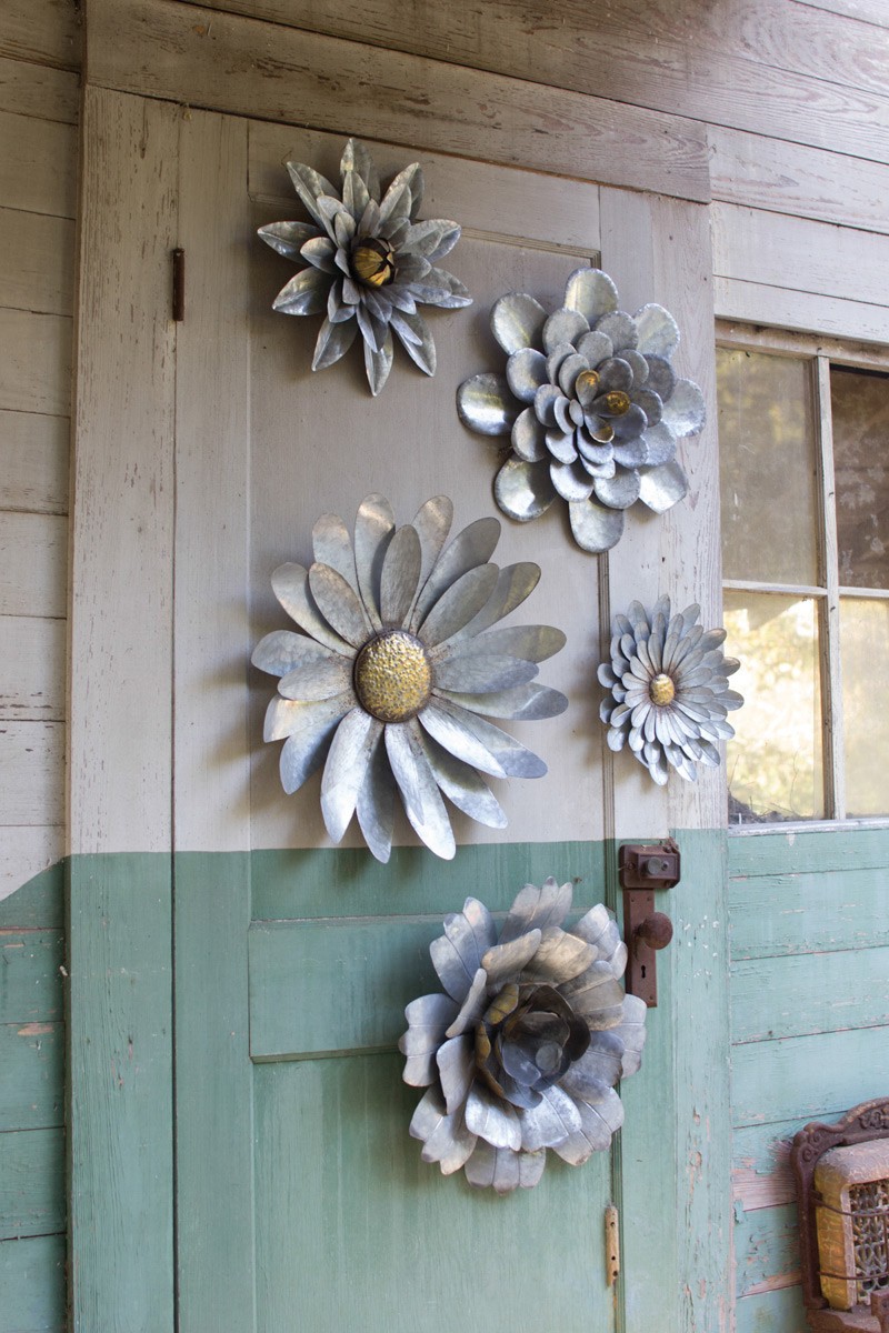 Set of 5 metal flower wall hangings 1