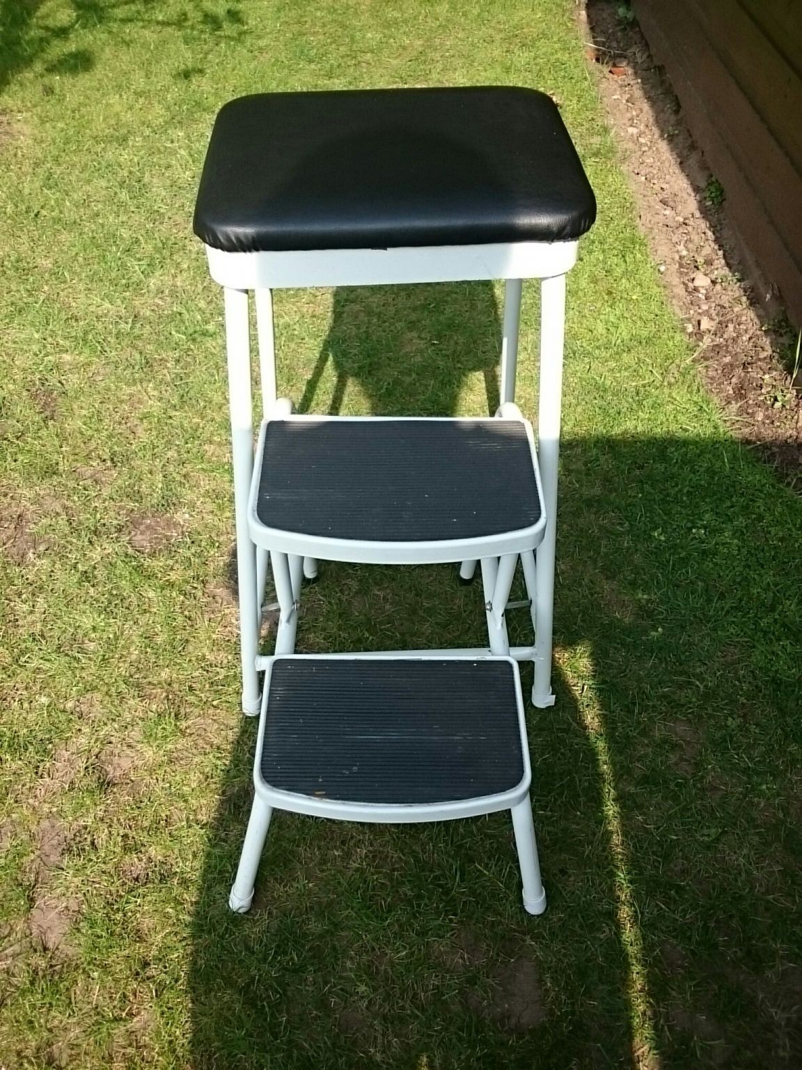 Stool step ladder with padded seat in ng3 gedling for