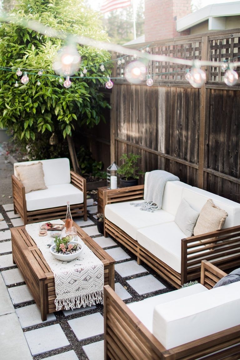 A modern tropical california outdoor living room