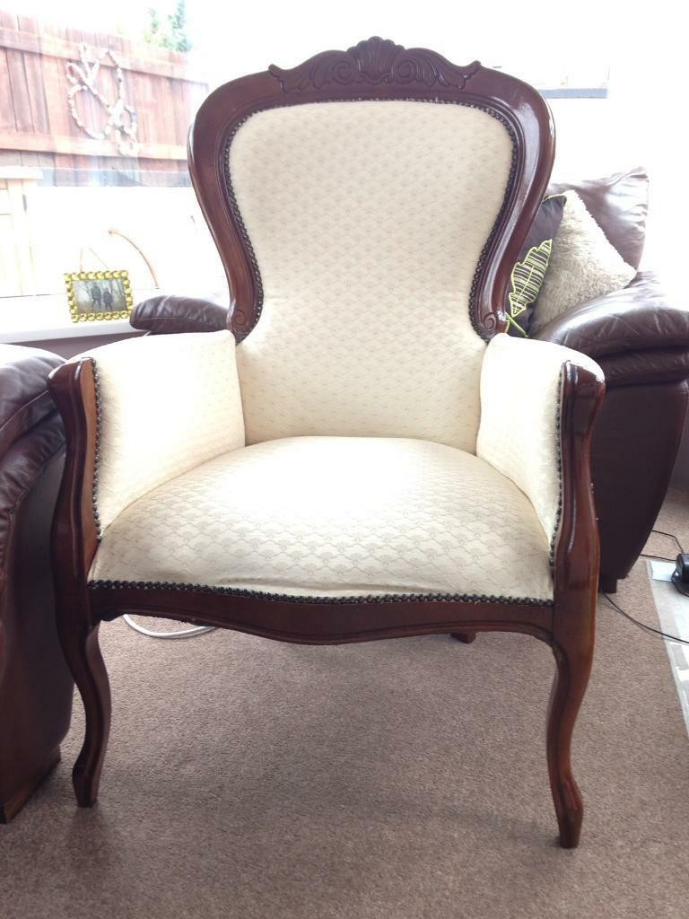 Reduced beautiful queen anne style arm chair in