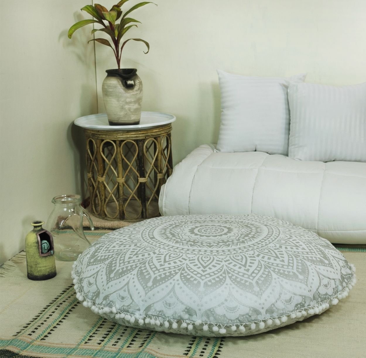 Sparkly silver classic ombre mandala round floor pillow