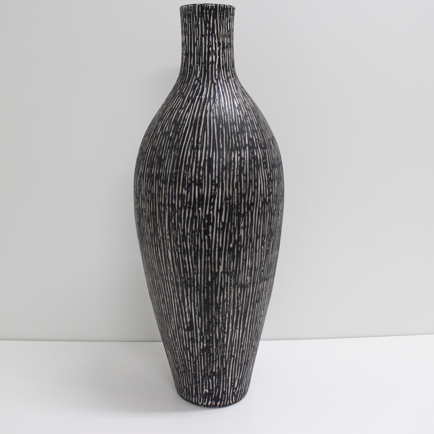 Vertical black and white vase smart art direct